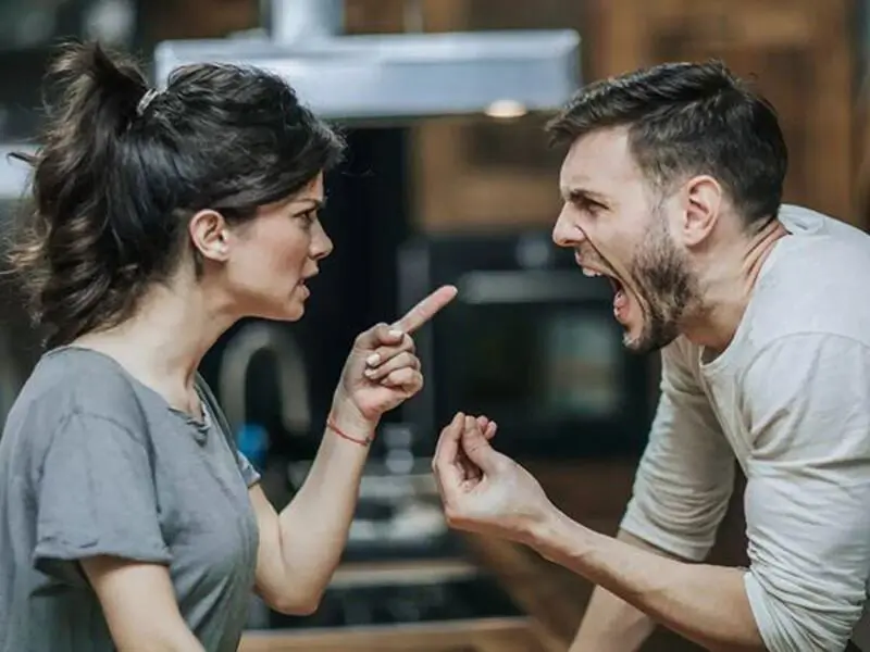 Ý nghĩa khi nằm mơ cãi nhau vì tiền