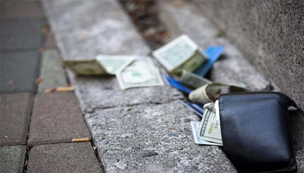 Mơ thấy mất tiền mang điềm báo lành hay điềm báo dữ? Đánh con lô nào?