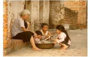 Nằm mơ thấy bà đánh con gì? Là điềm báo hên hay xui?