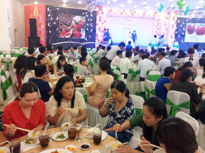 Mơ thấy Đi Ăn tiệc là điềm báo gì? Đánh con lô bao nhiêu ?